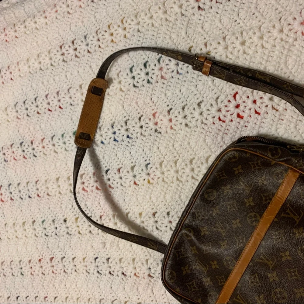 Authentic Louis Vuitton Monogram Danube GM bag - Picture 10 of 16